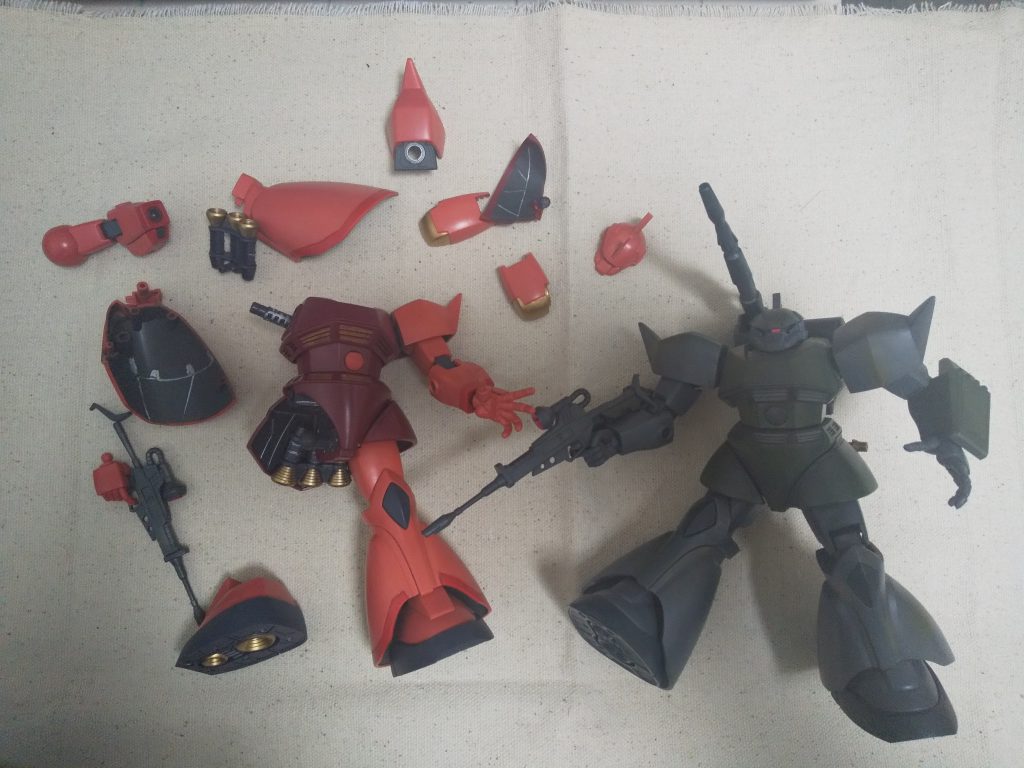 前に作った量産ゲルググを参考に悔いのないように塗装。