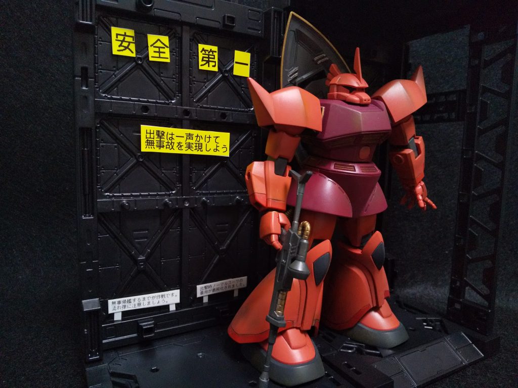 撮影作業中、100均ベースが手に入り、急遽作製。30分の突貫作業。以前は、命令違反や古今例がない無茶な作戦で多くの部下が戦死するブラックな環境でしたが、これからは兵士が安心して働ける明るい現場を目指します。