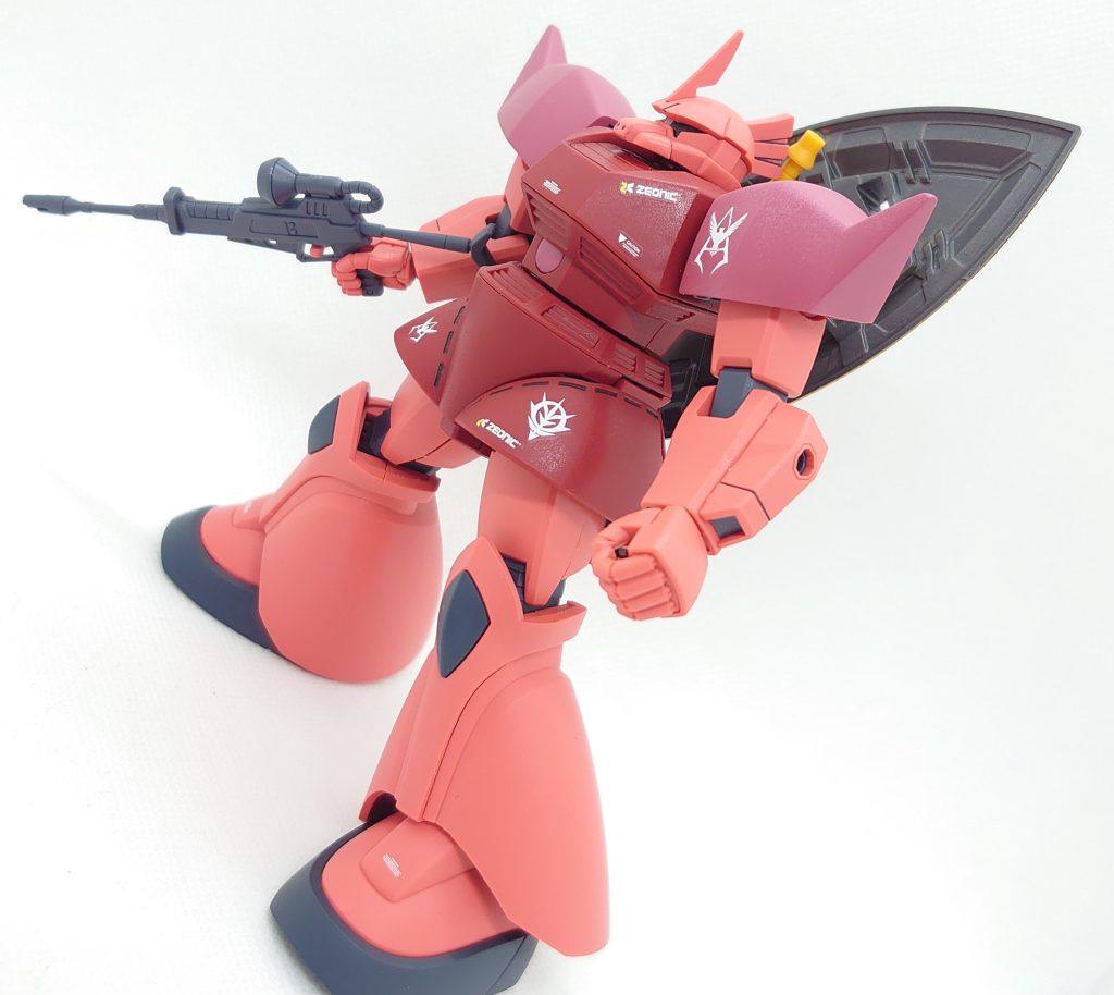 合わせ目消し、部分塗装、墨入れ、デカール、トップコート仕上げです。スタイルの良さに大満足でした。ゲルググバリエーションも積んでいるものがあるので、また組んでみたいと思います。