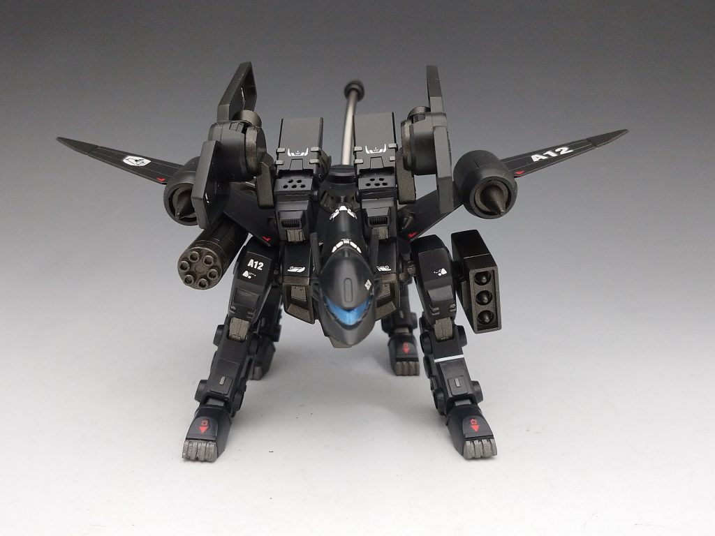 前にバクゥをまた譲って頂いたのでまたゾイドっぽく製作です。大きな改造は特にしなくて尻尾の追加。爪先をゾ○ドっぽく変更。武装と関節にそれっぽいディテールを追加しました。集めたはいいけど使用しなかったジャンクパーツも消費しようと使いましたが思ったよりもできなかったのは反省です。前回と同じカラーリングで塗装しましたがやっぱり黒いですね。もう少し塗り分けても良かったかも？これでお手付きのザクに心置きなく作業に入れます(笑)今回もご覧くださりありがとうございました！