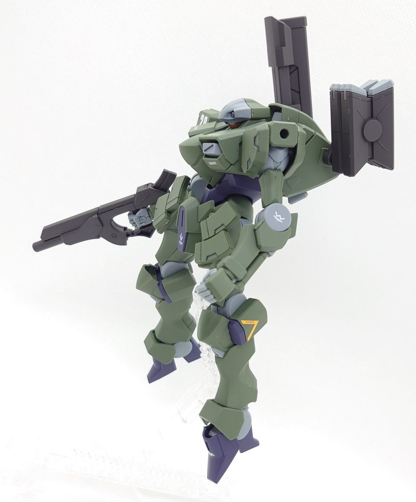 墨入れ、デカール、トップコートのお手軽仕上げですか、成型色の配色のお陰でこれで十分カッコ良いですね。