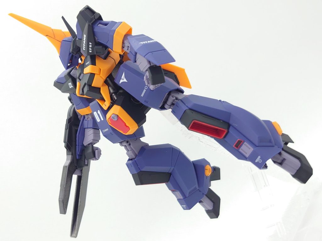 アンテナのシャープ化、部分塗装、墨入れ、デカール、トップコートで仕上げました。まだ持っていないのですが、通常版のバーザムを入手した際は比較してみたいですね。