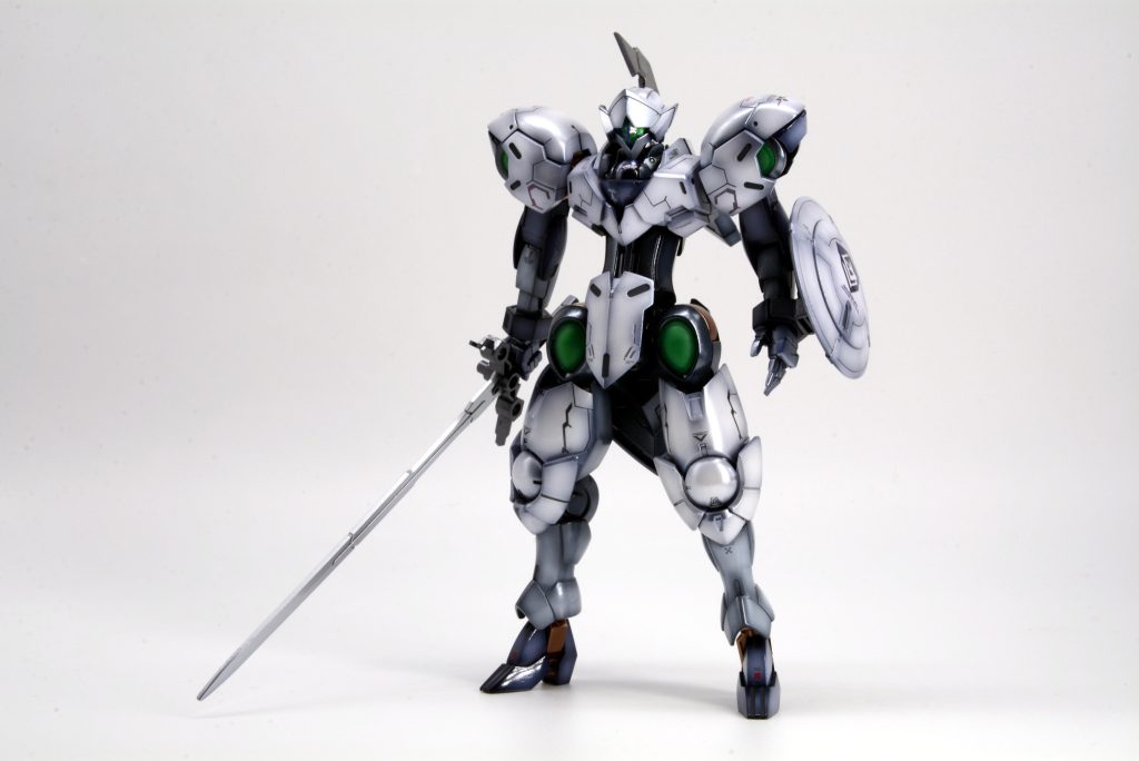 ■武装ありVer. 1スピナティオ君の長剣、ハインドリーの小盾を拝借ビームブレイサーも異形感があって好きですが、今回は正統派騎士の見た目にしたく、こうしました