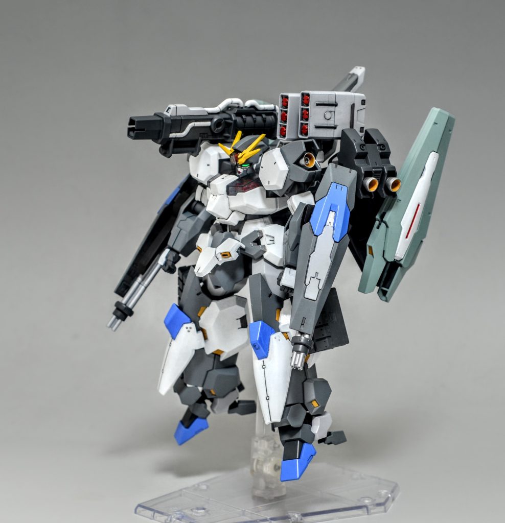 塗装した状態です。この時点で何か物足りなくなったのでガンビットランチャーを追加しました。やっぱりデカブツには大砲が必要ですよね!