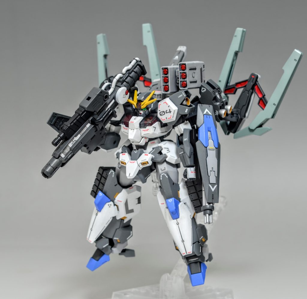 4つのガンビットがビームキャノンと合体したガンビットランチャー形態。パーメットスコアを4に上げることで超長距離精密砲撃が可能になる。