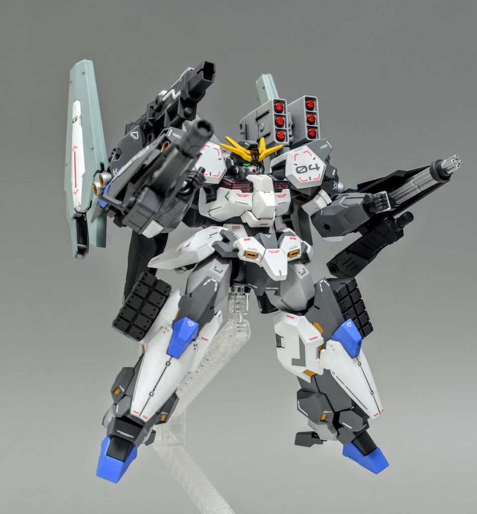 ビームオンフォーム状態での制圧砲撃。拡散ビームとガトリングの瞬間火力で敵を圧倒する。