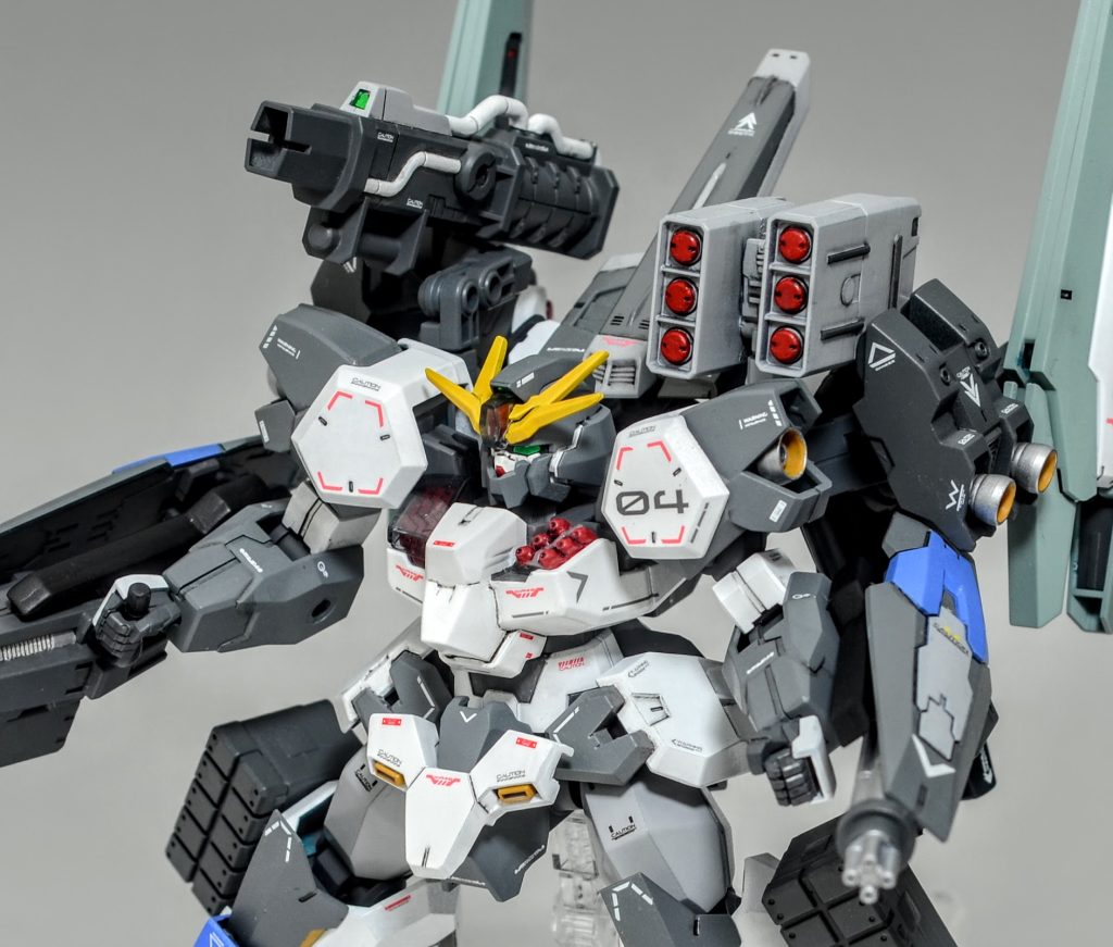 パーメットミサイルは隠し武器的な兵装で、重篤なデータストームと引き換えに超機動の遠隔誘導ミサイルを放つことが可能。