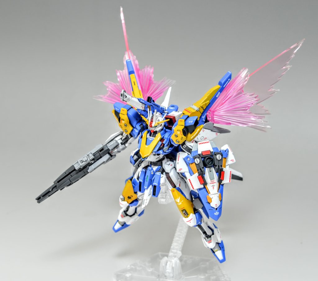 フル装備です。胸部のV字パーツはエアリアル改修型のガンビットです。