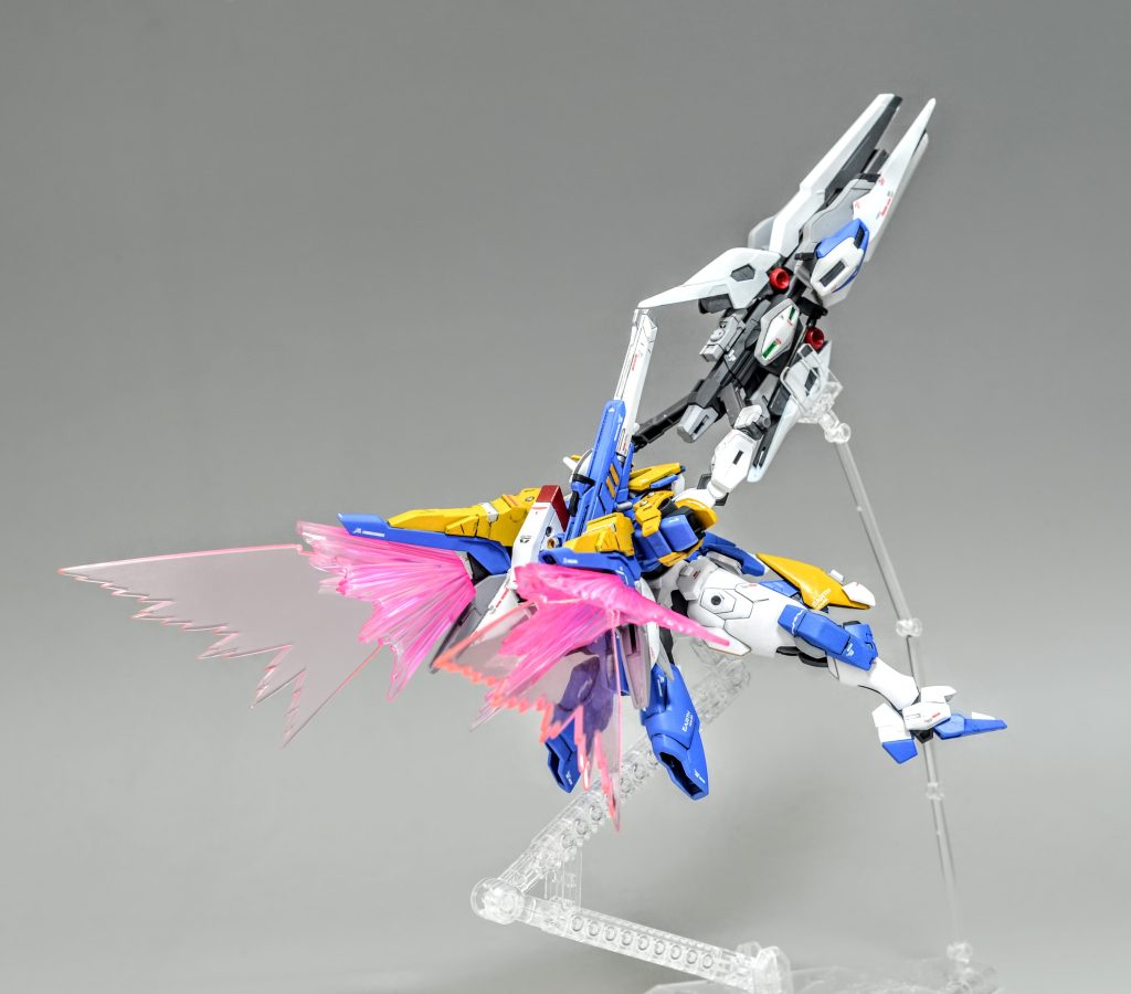 本編12話で放ったビームより更に極太のビームを発射できるイメージです。