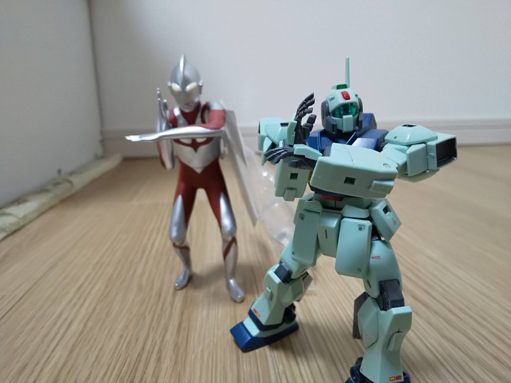 久しぶりにスペシウムチャレンジ。平手パーツが左右両方にあるのでポーズが出来ます。