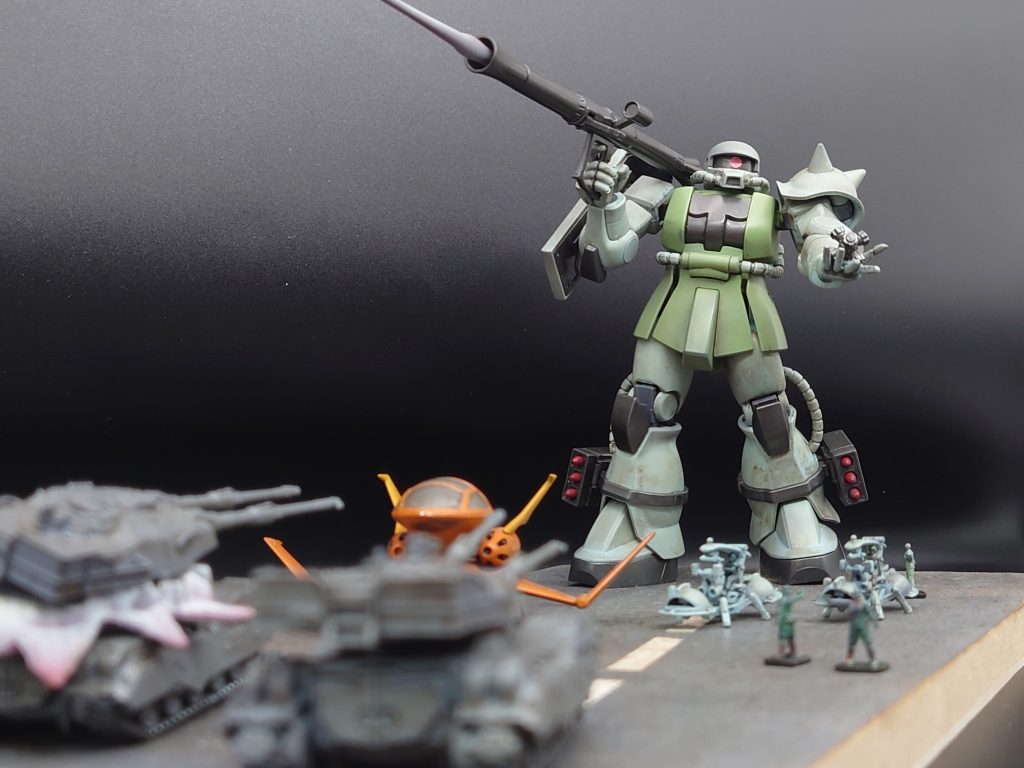 前回作った　ガルマドップの飛行場ジオラマを借りて、臨場感たっぷりなシチュエーションを再現！