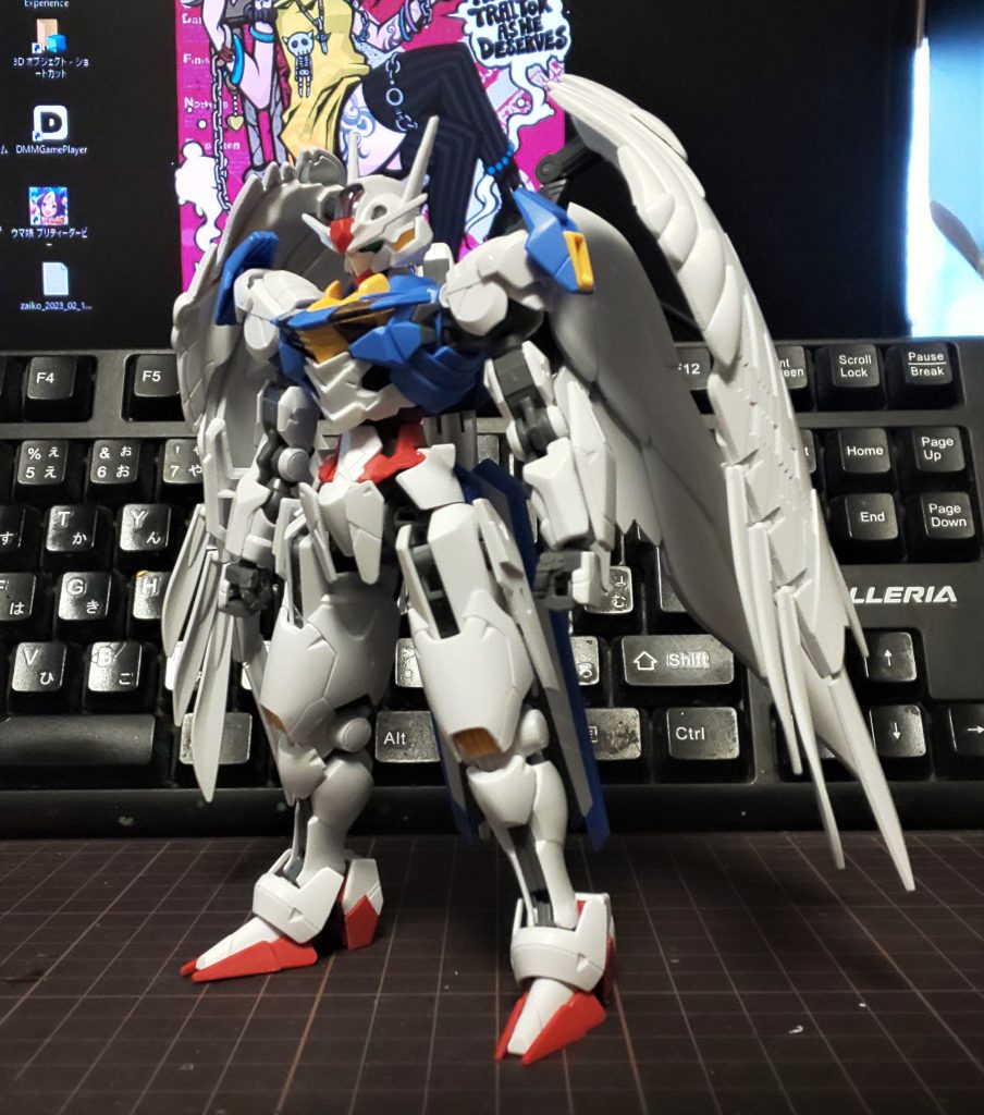 バインダーは3ｍｍプラ棒でムリヤリ懸架。あとは、股関節の左右交換をする定番工作のみです。