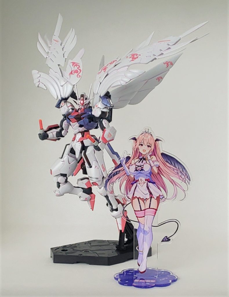 アクスタはエアリアル本体とほぼ変わらない大きさです。TOP画像では縮小して配置していますm(__)m