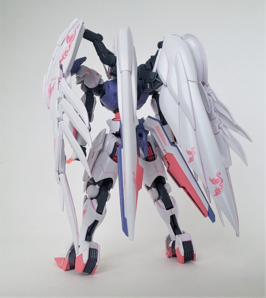 背面。腰裏や踵のシイタケが一体成型なので、塗り分けがちとメンドウですな。。。