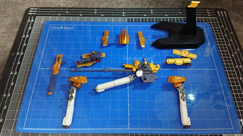 つや消しも吹いて、最後、組み立て前の状態です。やはりパーツ数がとっても少ないですね。。😅でも、単色の1枚ランナーがこんな感じになったと思うとそこそこ達成感はあります☺️