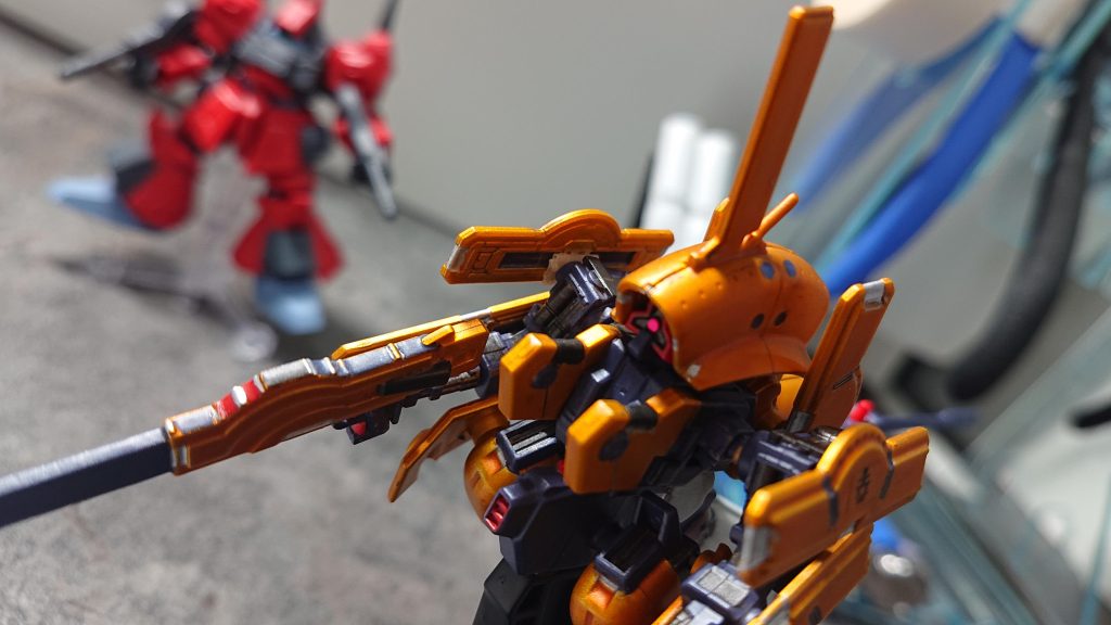 つや消し吹く前です。モノアイが角度によってギラッとします😎✨