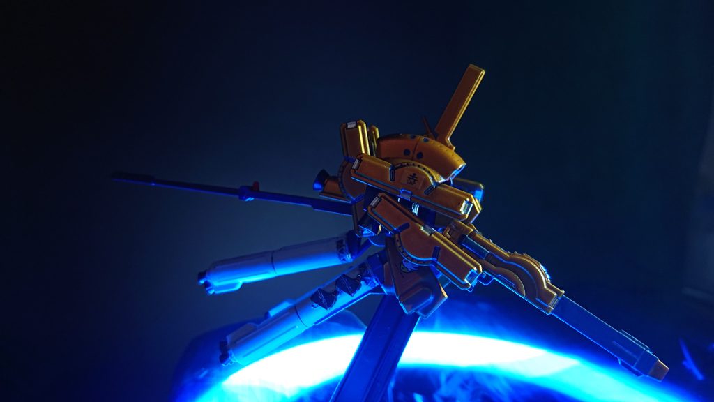 真横のショット。宇宙空間イメージです。リングライトを青いカラーセロファンで覆って撮ったらそれっぽく？なりました✨☄️