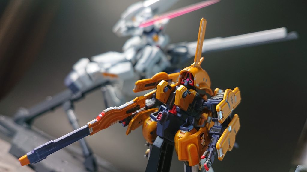 背景に［ヘイズル改スナイパー装備］をうっすら添えて。。キハールが小さいので遠近法でなんか撮れないかなと思いましたが、特別な効果はありませんでした。。😆😆