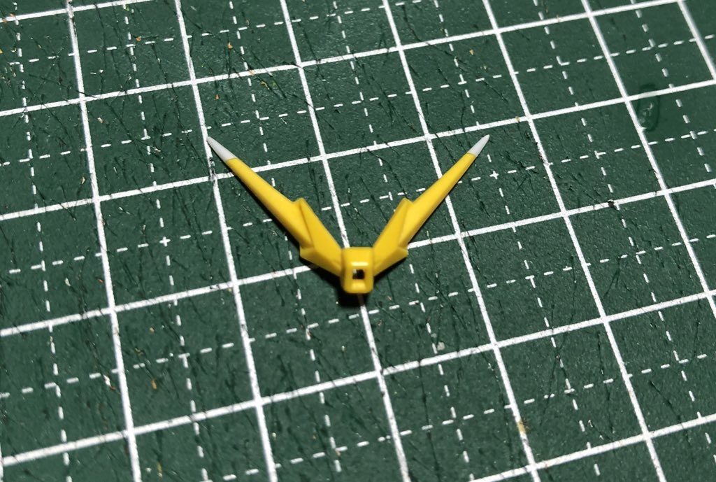 アンテナをプラ板でシャープにしました。3回くらい折れて正直しんどかったです