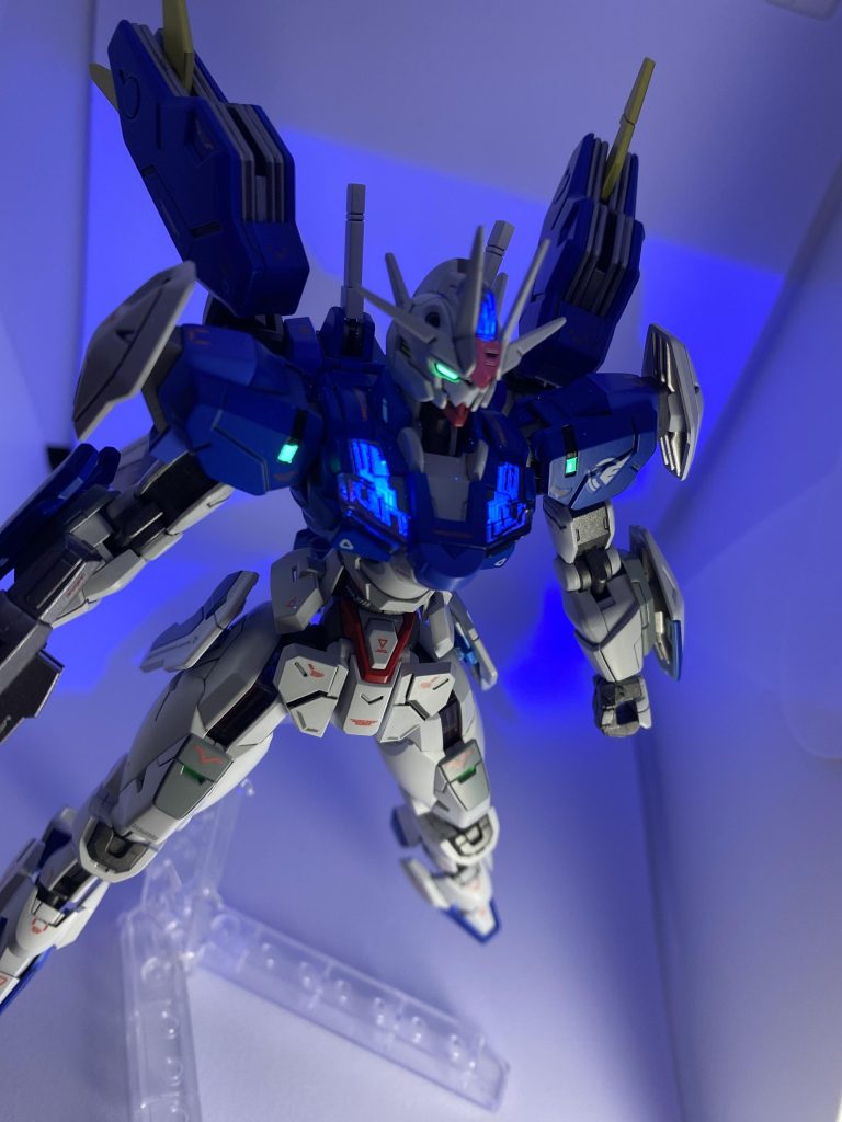 個人的に満足したのが、シェルユニット部分で、付属ホイルシールに蛍光クリアーを塗装しなんちゃってパーメットスコア・シックスを再現出来た事です。