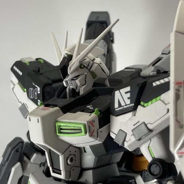 Hi-νGUNDAM (repainted)