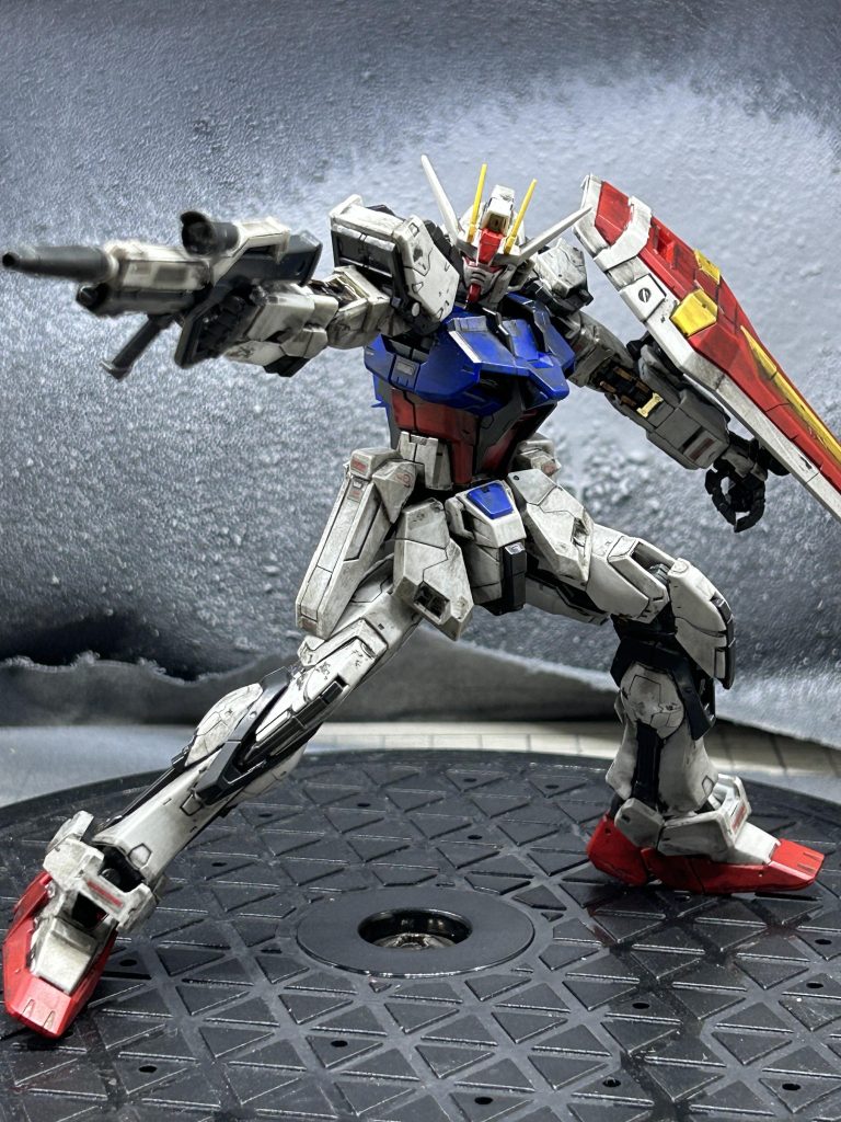 撃ち抜く！SEEDっぽい構え…に見えたらいいなぁ、ビームライフルの保持ツメ折っちゃったのでポージングに苦労したのは内緒ww