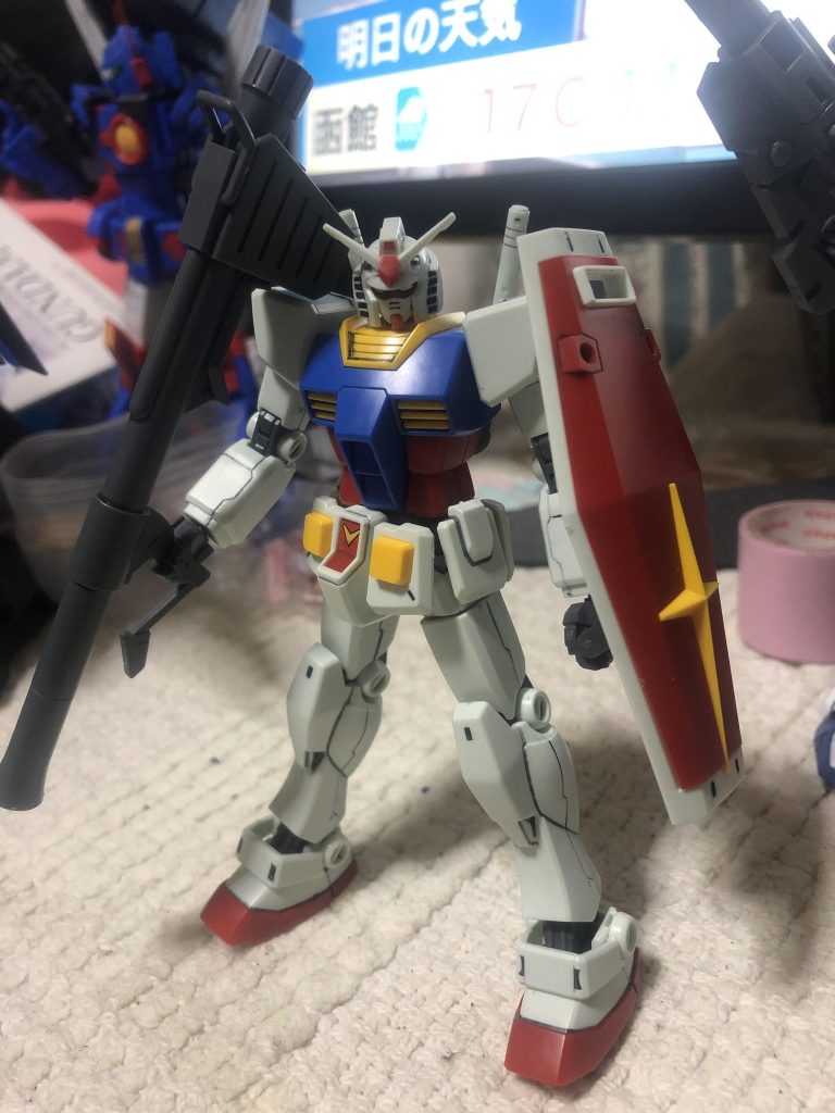 個人的には、78ガンダムの武器はガンダムバズーカが好きだったりするのでバズーカを装備させました。