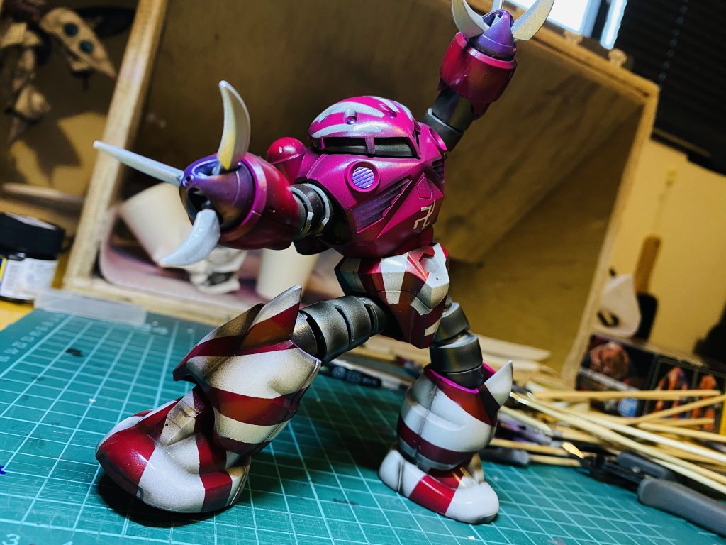 こんなふざけたポーズも『オスマンさん』なら…