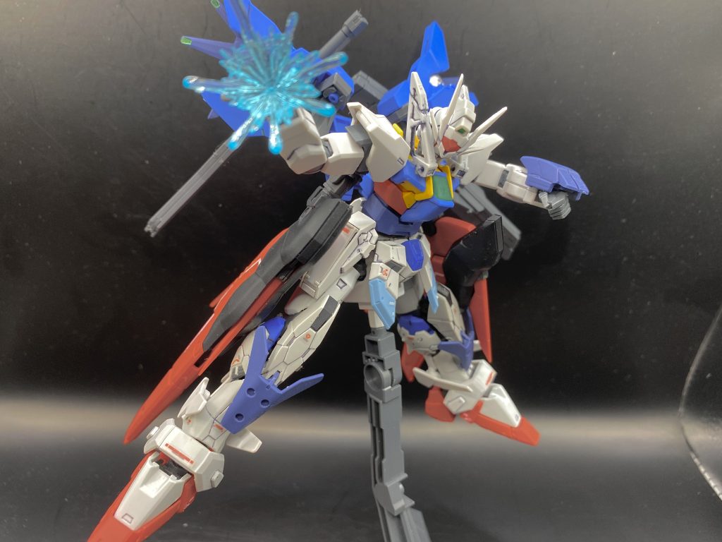 ラッシュポジションではスカイブレザーが前に押し出されることでマニュピレーターに接続できるようになり、手のひらからエネルギーを発生させパルマフィオキーナを発動することも可能です！