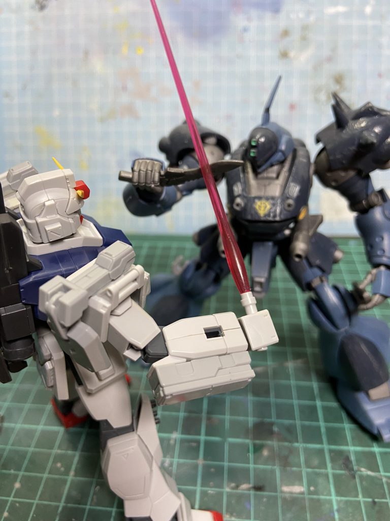 対MS戦のシーン。脚部に搭載されたヒート・メッサーはビーム・サーベルより扱いやすく対MS戦において重宝された。