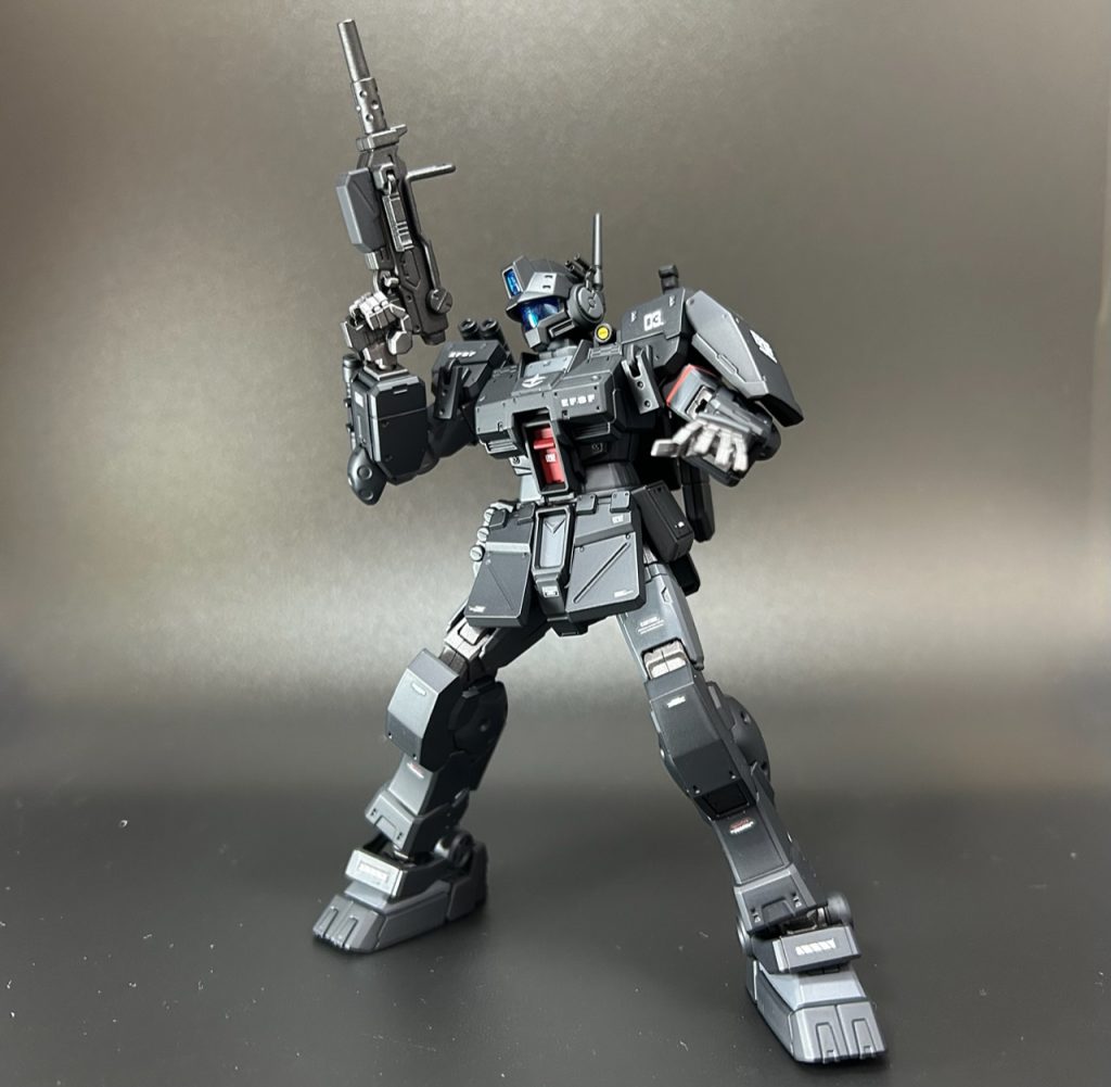 ブルパップマシンガンは持ってなかったので、陸ジムの100mmマシンガンを追加で持たせています。