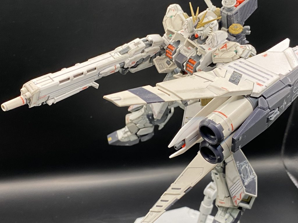 胸部ミサイルランチャーとハイメガシールドで全弾発射的な構え。