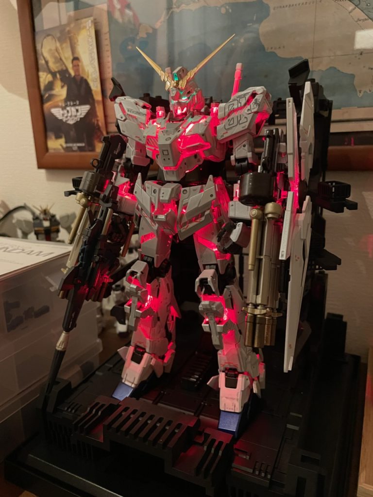 部屋を暗くしてみて…