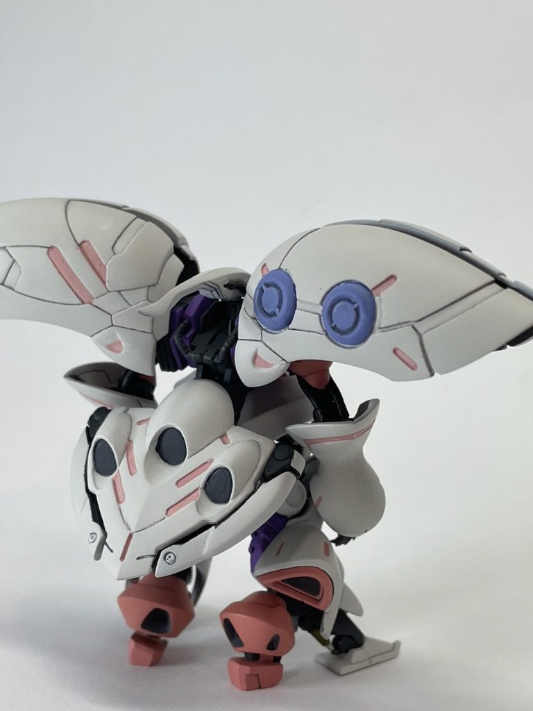 本体のカラーは、ガイアノーツのメカサフスーパーヘヴィ、NグレーⅠ、ヘビーオレンジをベースに調色したピンク、エヴァパープル。アクリジョンやエナメルでその他パーツを。スミ入れはエナメルのダークグレーを使用。クリアーはつや消し(Ex-10)。部分的に剥がれたりしては修復と、塗装は失敗ばかりで、つや消しクリアーでごまかしてます。