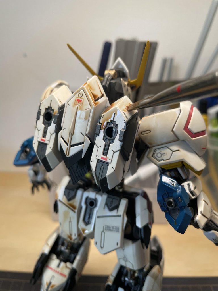 ウォッシング中。デカールが…🥲やっぱり貼らないか、水転写買うべきでしたね。