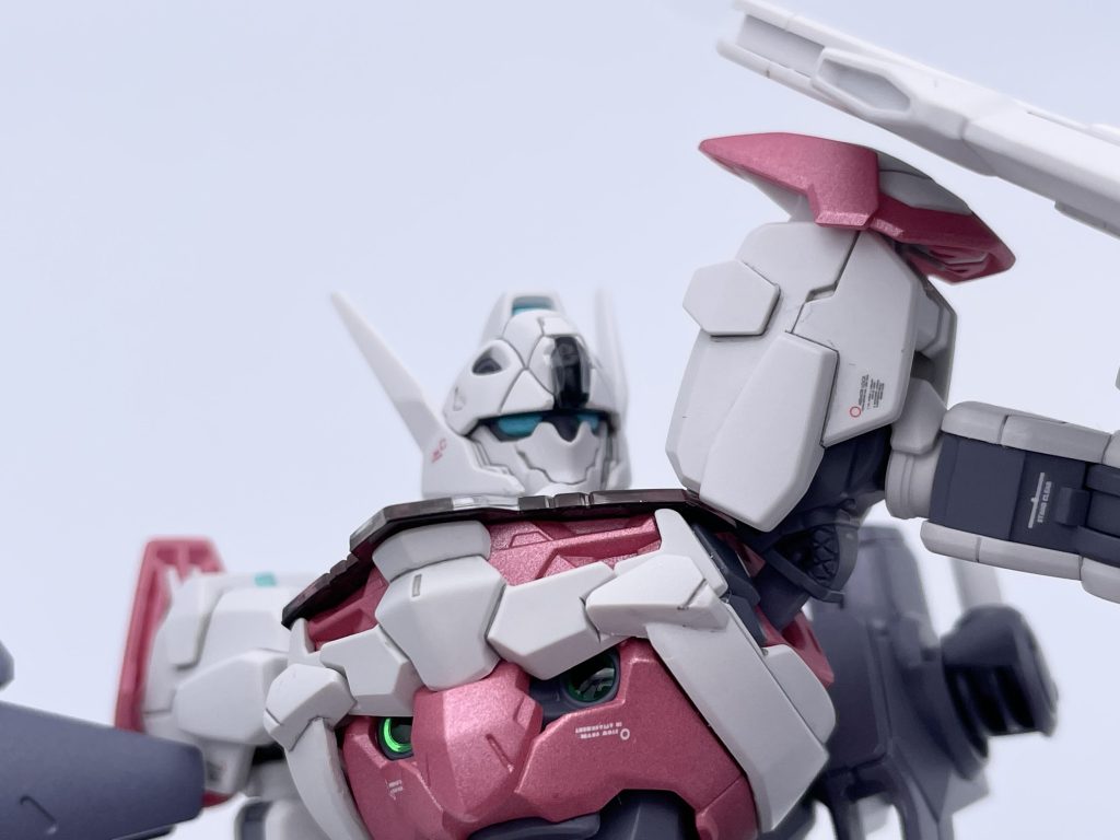 胸部センサーは付属シールに塗装してからレジンでレンズ化