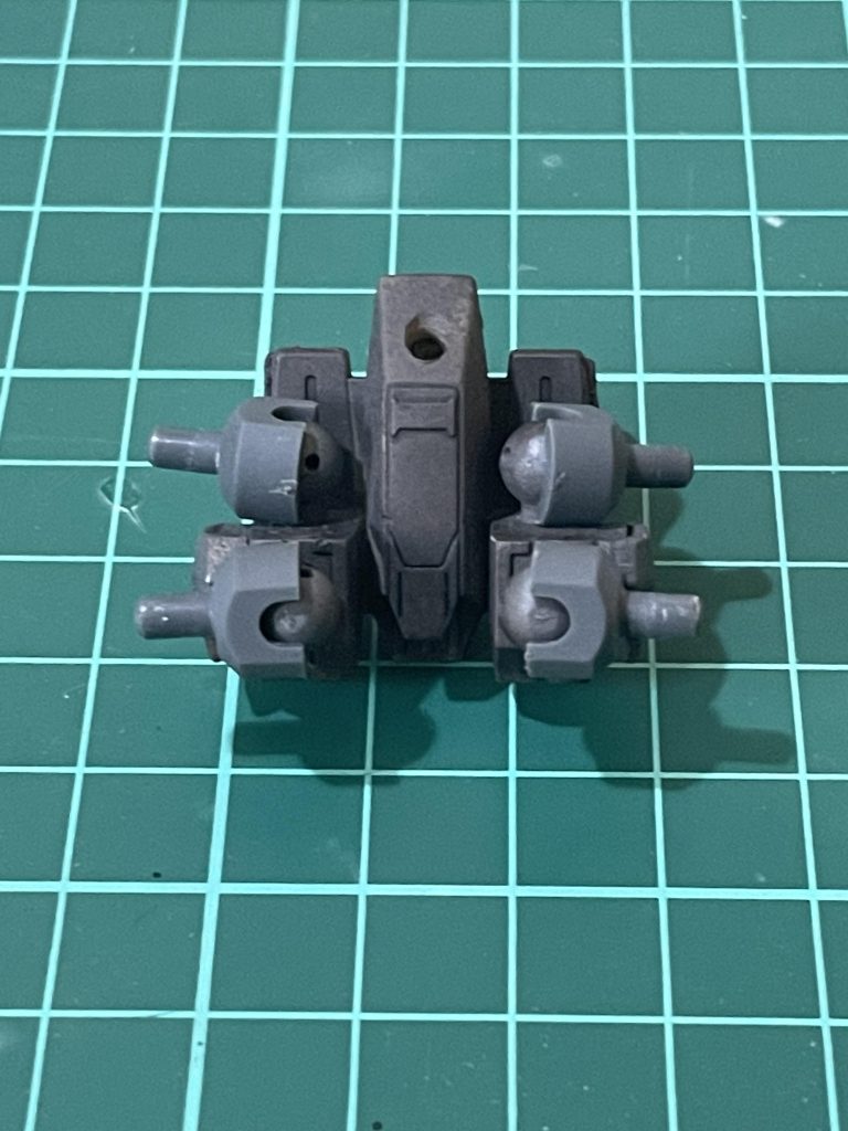 プラットストライカーには4つのBJを搭載してあり、この4つの3mm軸に装備を付け替えて様々な形態に変化します