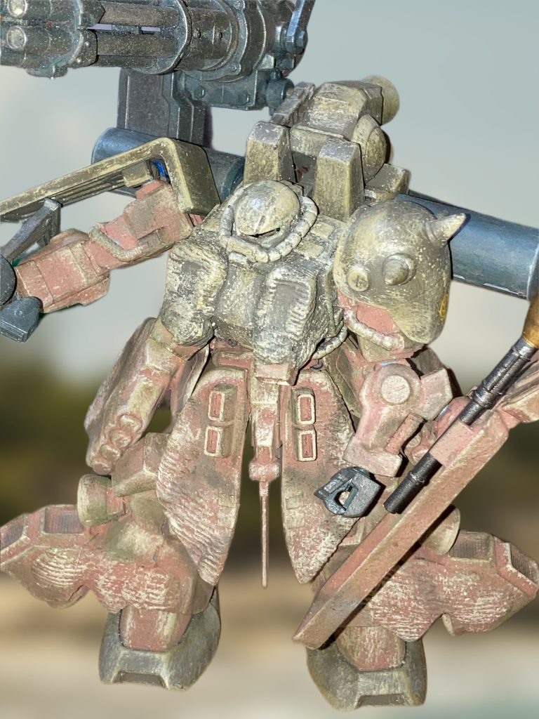 ザクはいいですねぇ。毎回思いますが、汚しても、綺麗に作っても映える機体ってなかなかないと思いますね。