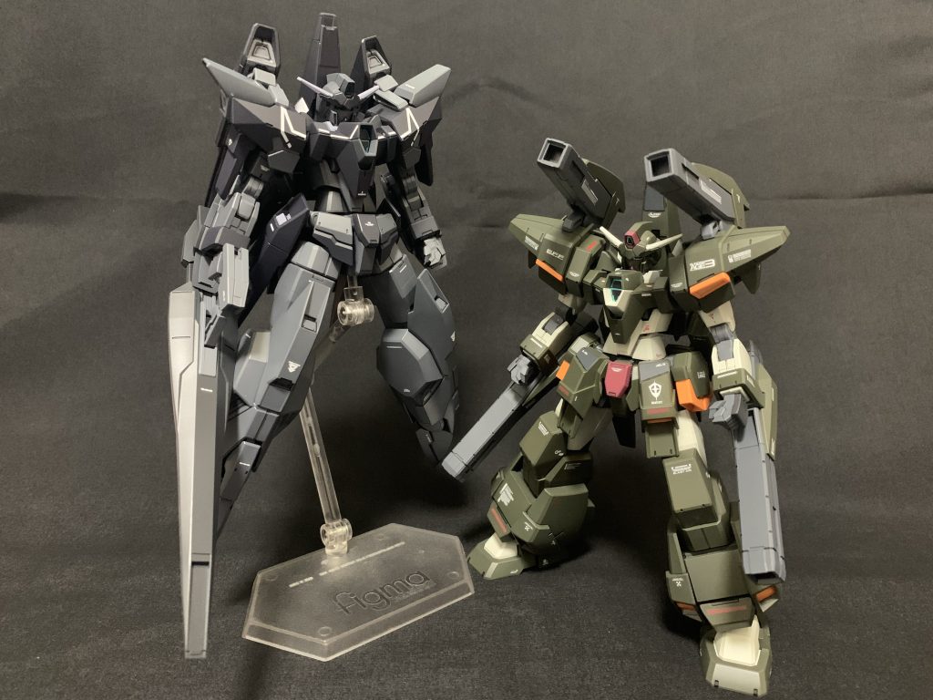 以上です。最後に前回製作したフォートレスと並べて…ノーマルも製作して並べたいところ。閲覧、ありがとうこざいました*_ _)