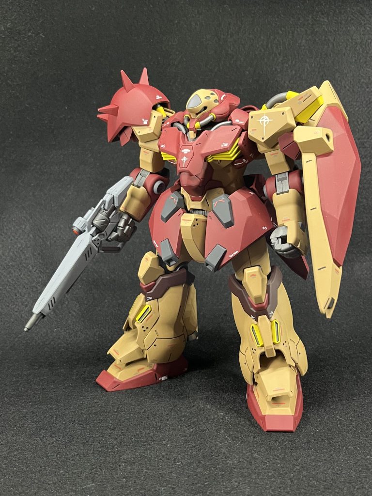 まずは、照明に当てた全体図から。全体的に成形色より濃い目の色調にしました。