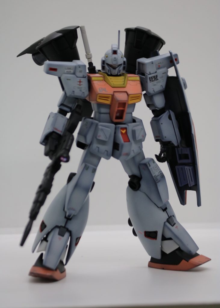 カラーリングは、陸上の試験機のパワードジムに対して。宇宙での試験機は、高機動型ジムカスタムという位置付けを意識して塗装してみました。