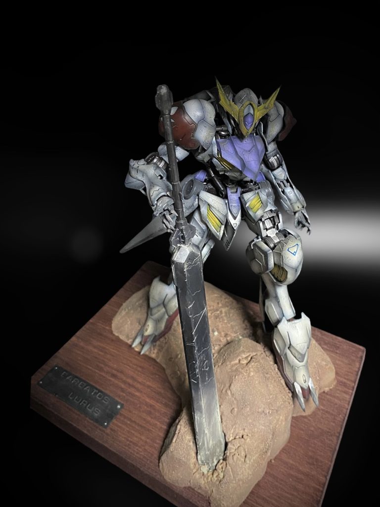 派手な汚しが似合うと思ったので、グラデーションをキツめに、砂埃を多めに施しました。