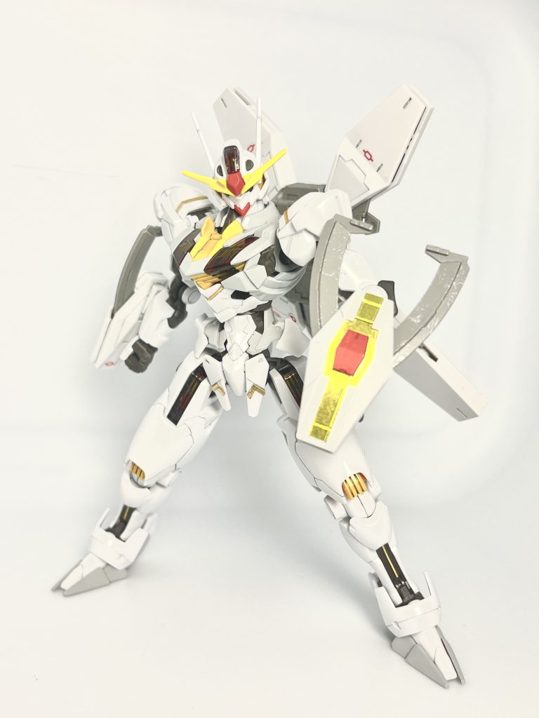 太陽風や荷電粒子を推進力に利用する惑星間推進システムのヴォワチュール･リュミエールを背部に搭載していることから、英語で帆を意味するセイルが機体名になっています。