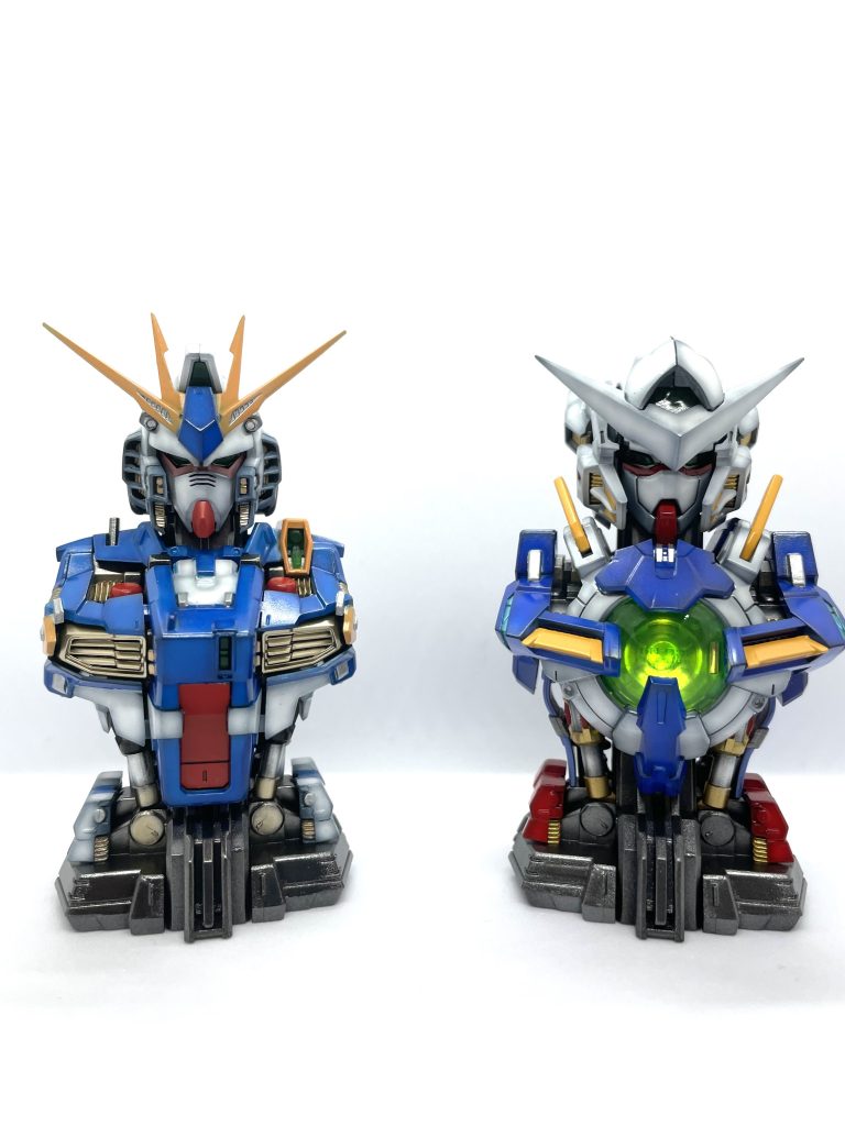 メカニカルバストのνガンダムと並べて。。メカニカルバストシリーズは全塗装するとバケるので全塗装するのがお気に入りです。