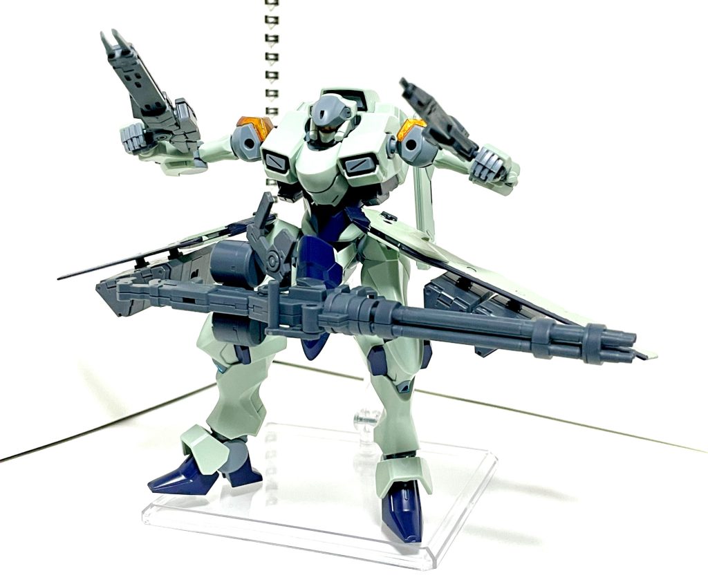 ◆空中変形しながらスラスターを活かして姿勢を制御し、着陸。