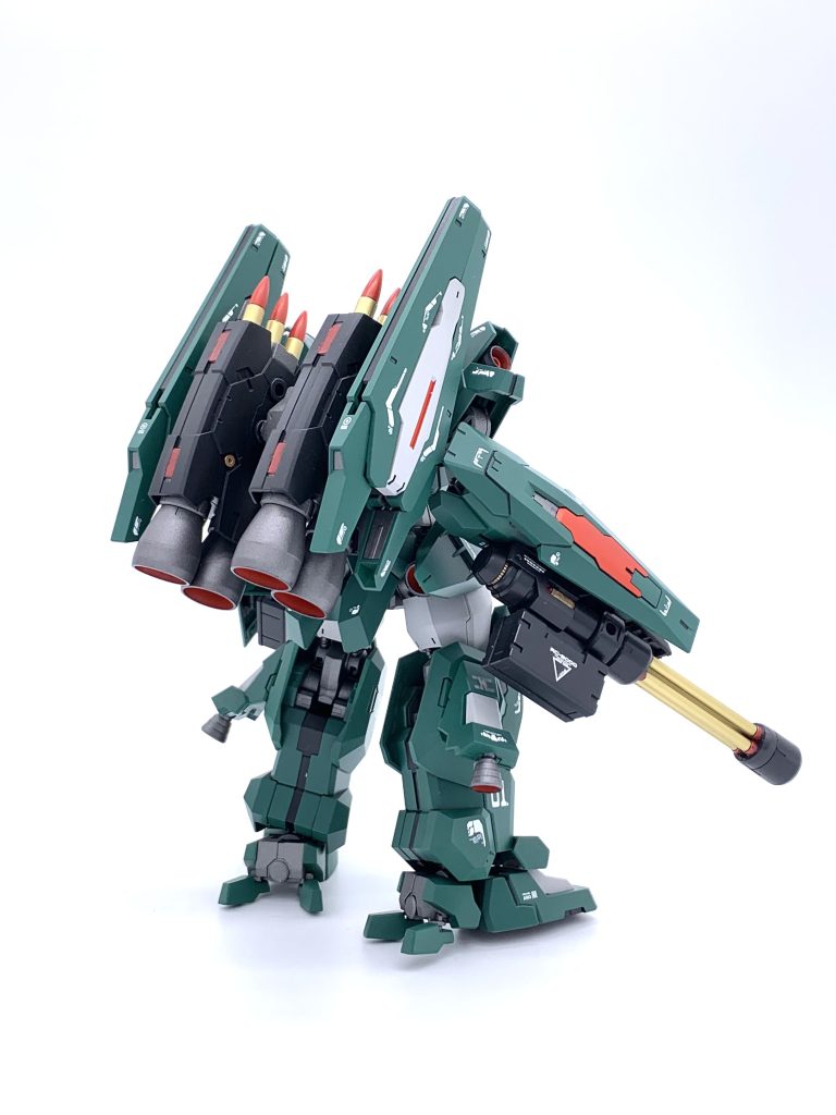 バックパックには30MMの大型ブースターを使用しました。