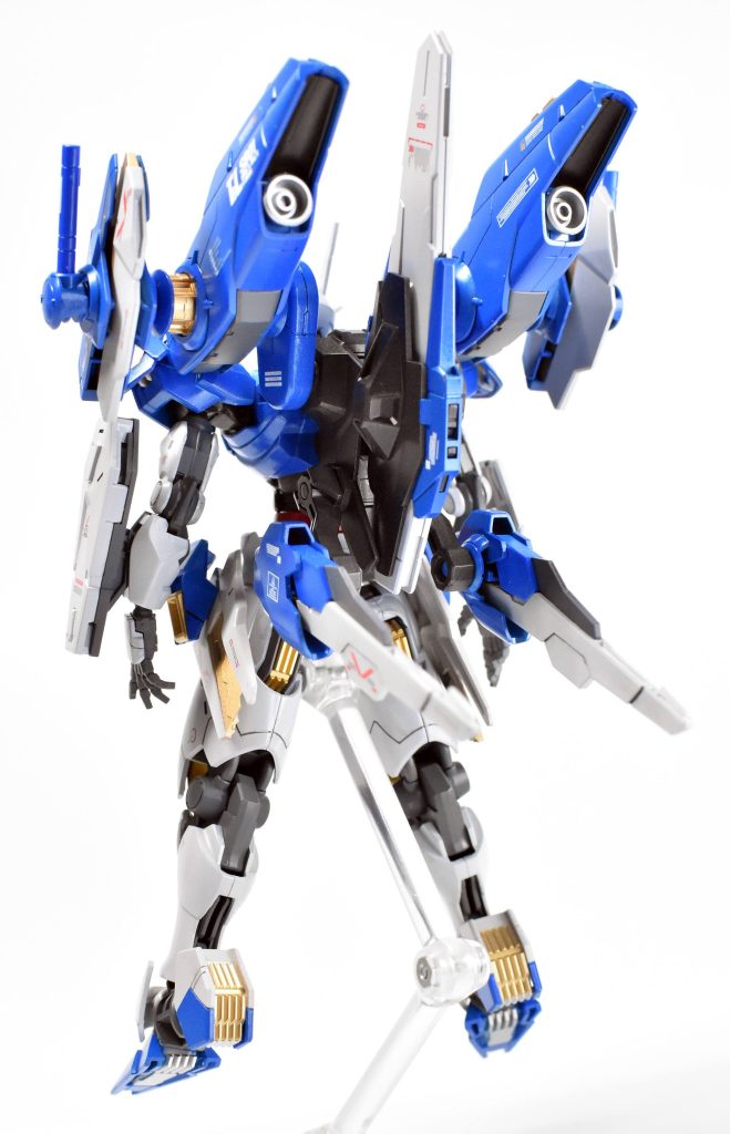 ルブリスのバックパックをメインに、フライトユニットを装着できるように軸を付け替えています。