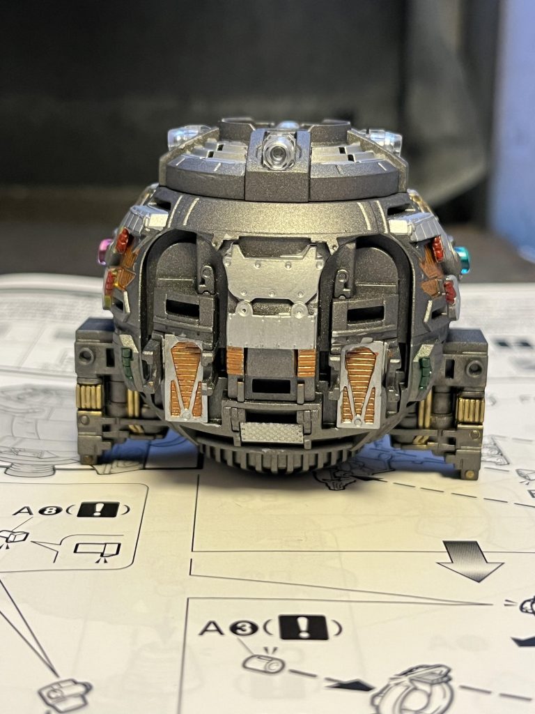 背面はスラスター取り付けで大体隠れてしまうのがちょっと残念でした