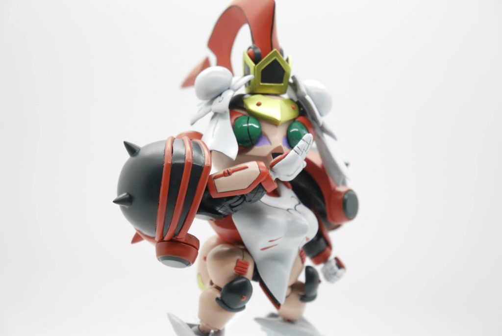 ゲーム内で高笑いをする艶麗を再現するために差し替え用の手首をパテで制作。