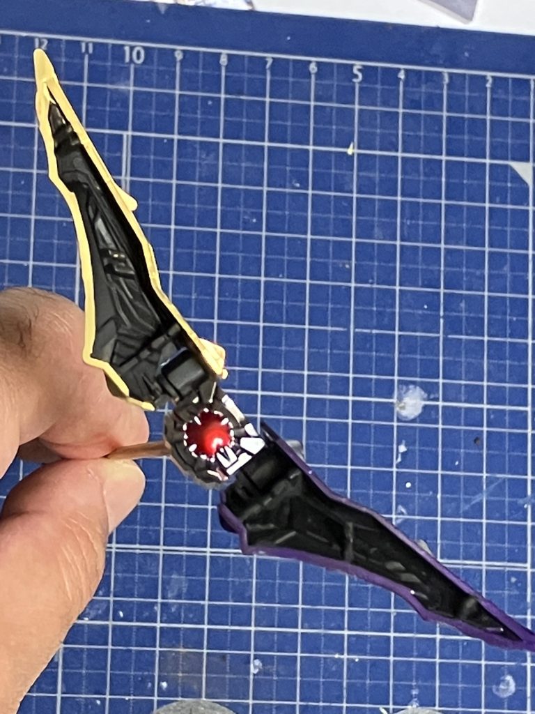 新規パーツといえば胸の開胸コアです。パカッ!の方は表のディティールがそのまま裏に写っているだけなので、裏の塗装(開胸すればしっかり見える)はどうしようかと思いました。